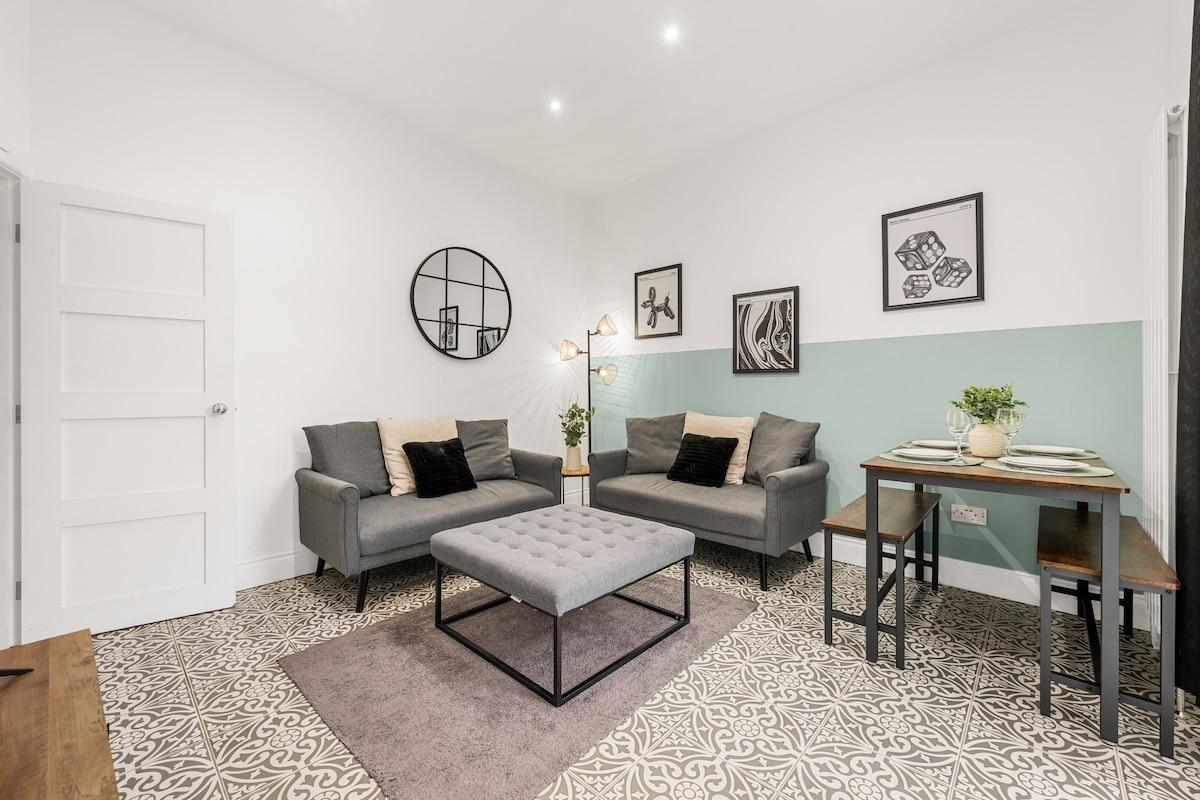 Home away From Home - Wifi - Free Parking - Deals2