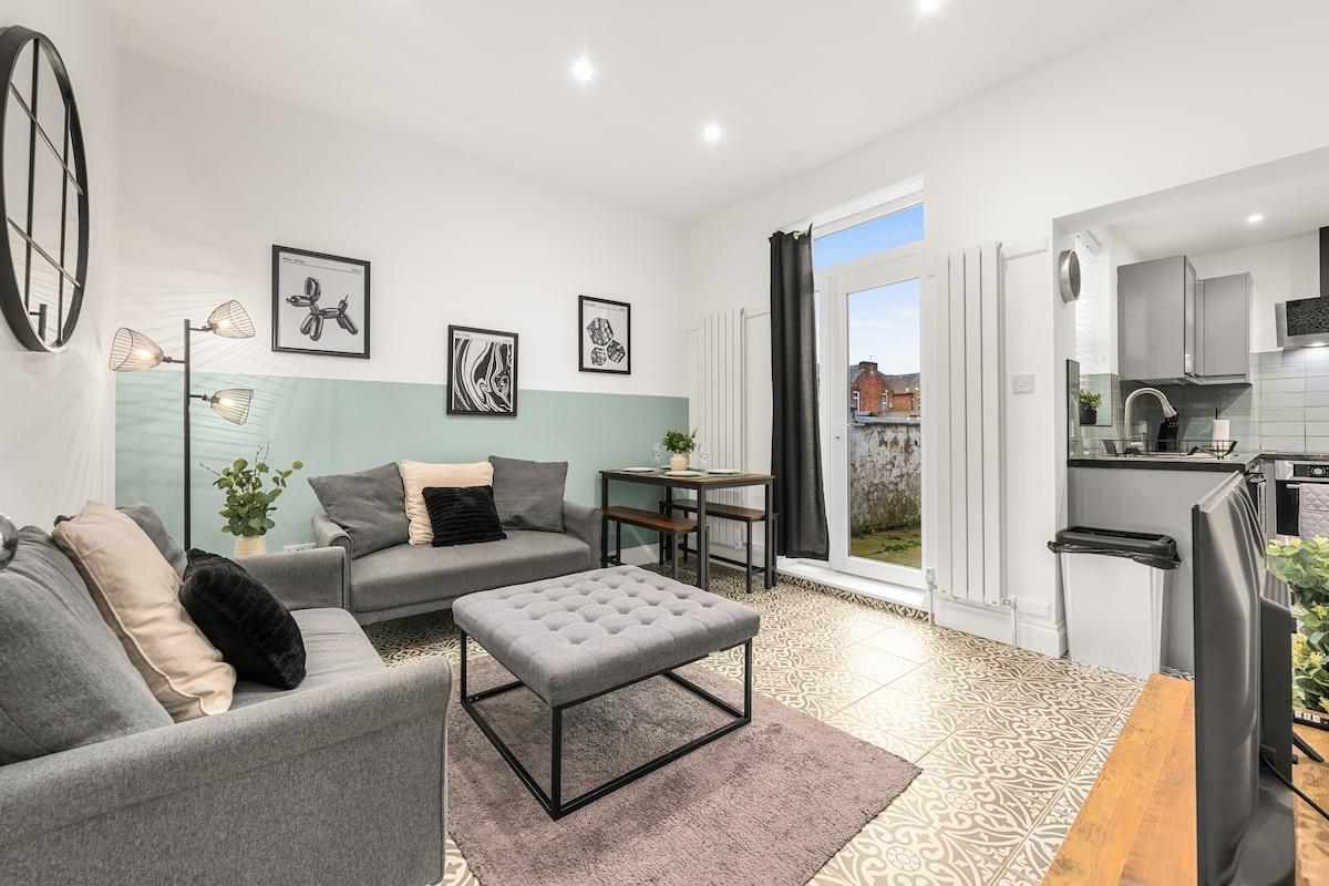 Home away From Home - Wifi - Free Parking - Deals3