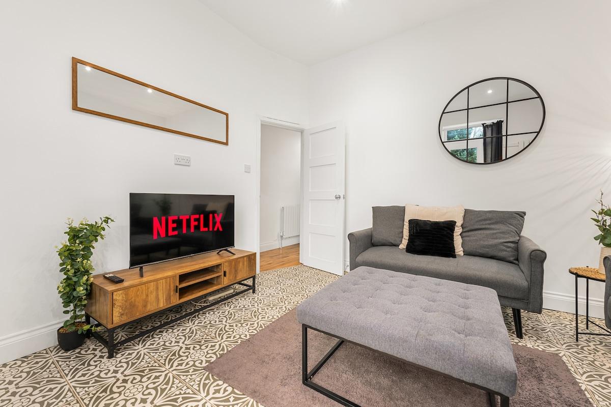 Home away From Home - Wifi - Free Parking - Deals4