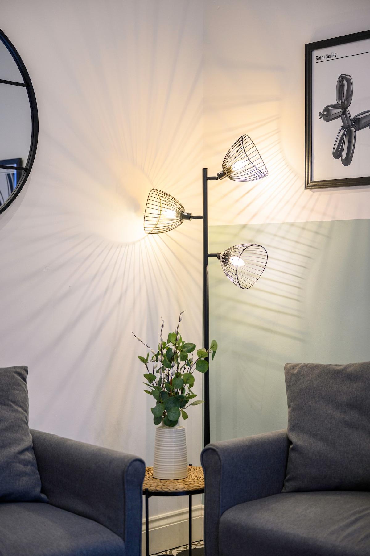 Home away From Home - Wifi - Free Parking - Deals5